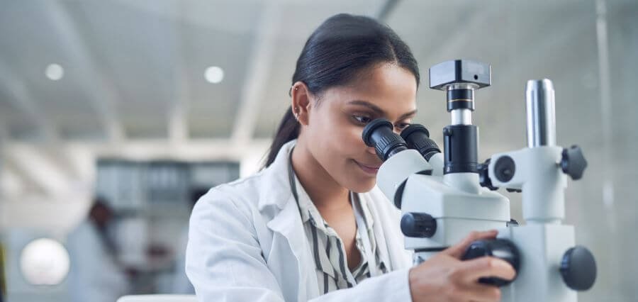 Read more about the article The Role of AI in Revolutionizing Pharmaceutical Research and Drug Discovery